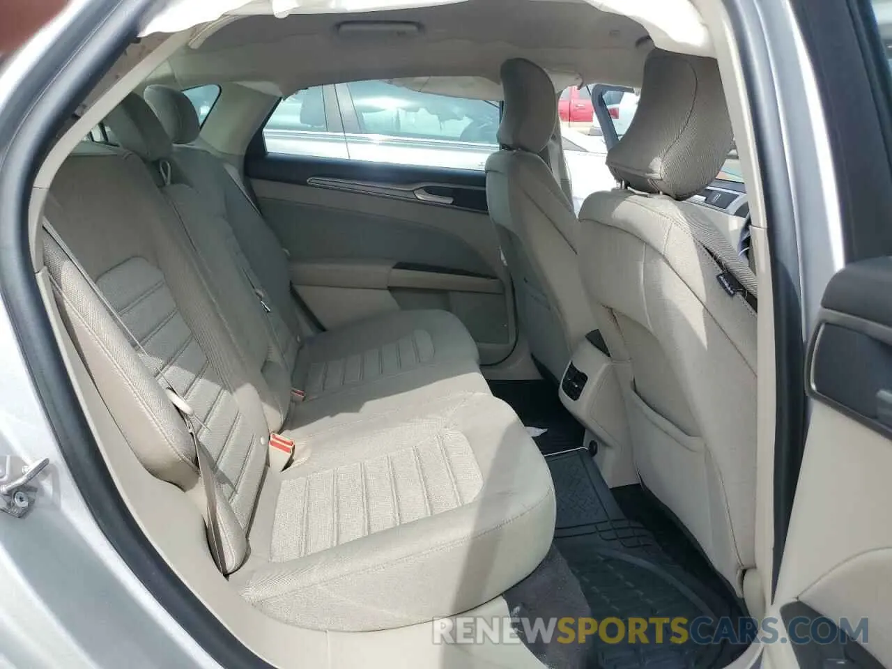11 Photograph of a damaged car 3FA6P0LU1KR272571 FORD FUSION 2019