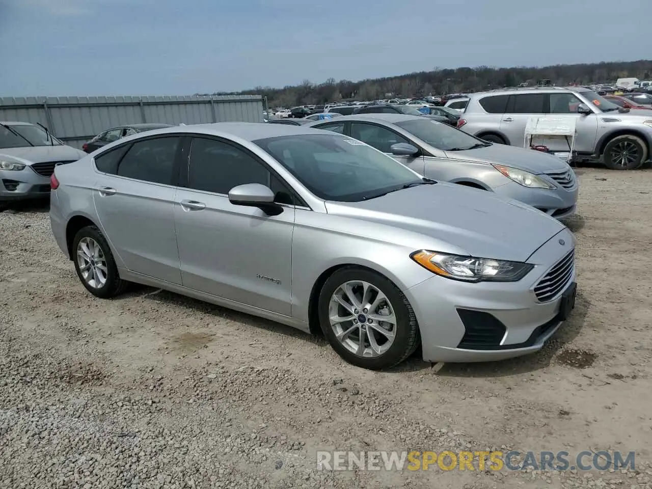 4 Photograph of a damaged car 3FA6P0LU1KR272571 FORD FUSION 2019