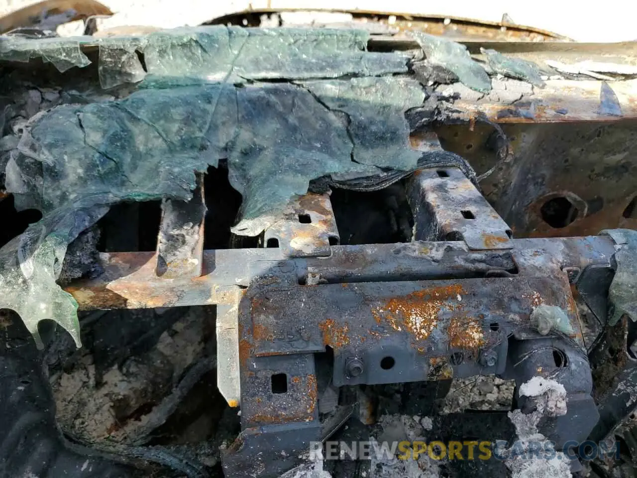 9 Photograph of a damaged car 3FA6P0LU2KR117253 FORD FUSION 2019