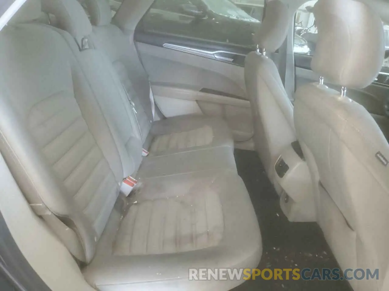 10 Photograph of a damaged car 3FA6P0LU2KR119567 FORD FUSION 2019