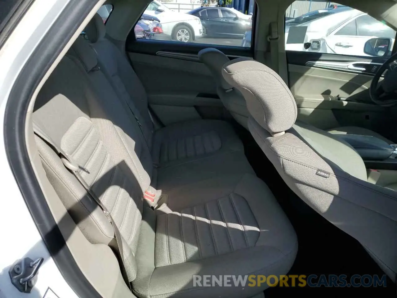 10 Photograph of a damaged car 3FA6P0LU2KR188517 FORD FUSION 2019