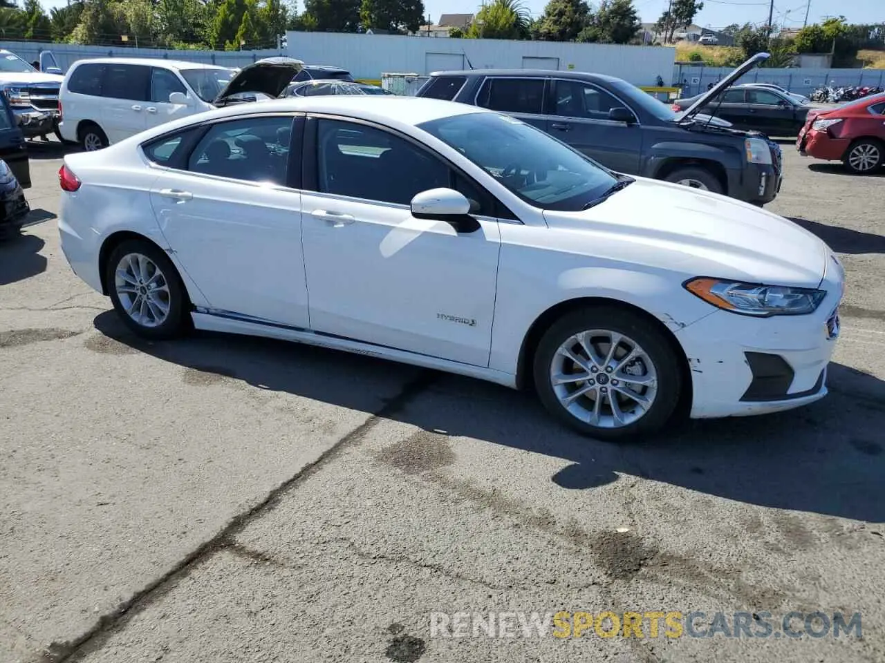 4 Photograph of a damaged car 3FA6P0LU2KR201864 FORD FUSION 2019