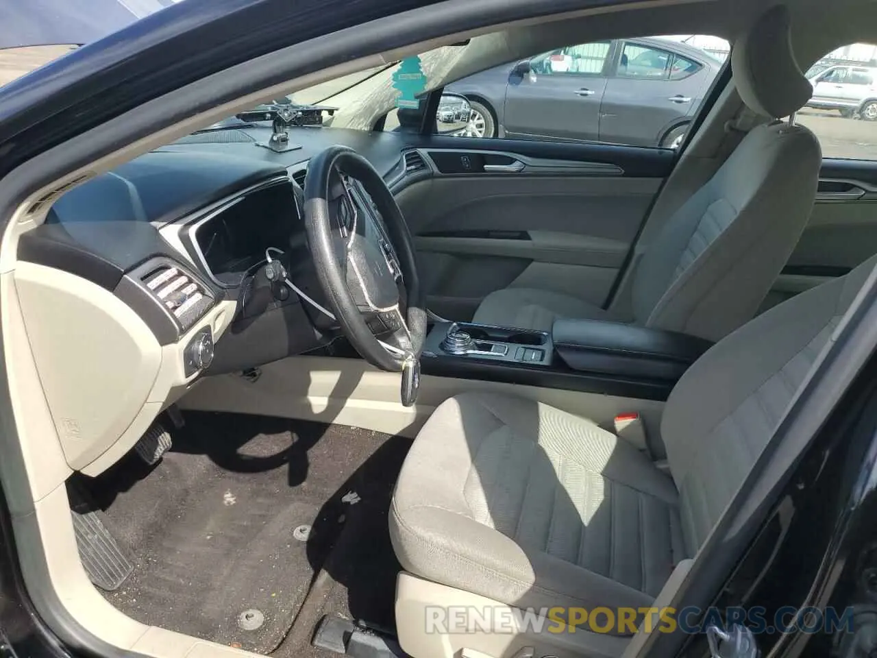 7 Photograph of a damaged car 3FA6P0LU2KR220558 FORD FUSION 2019