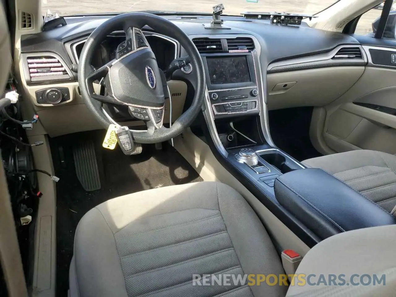 8 Photograph of a damaged car 3FA6P0LU2KR220558 FORD FUSION 2019