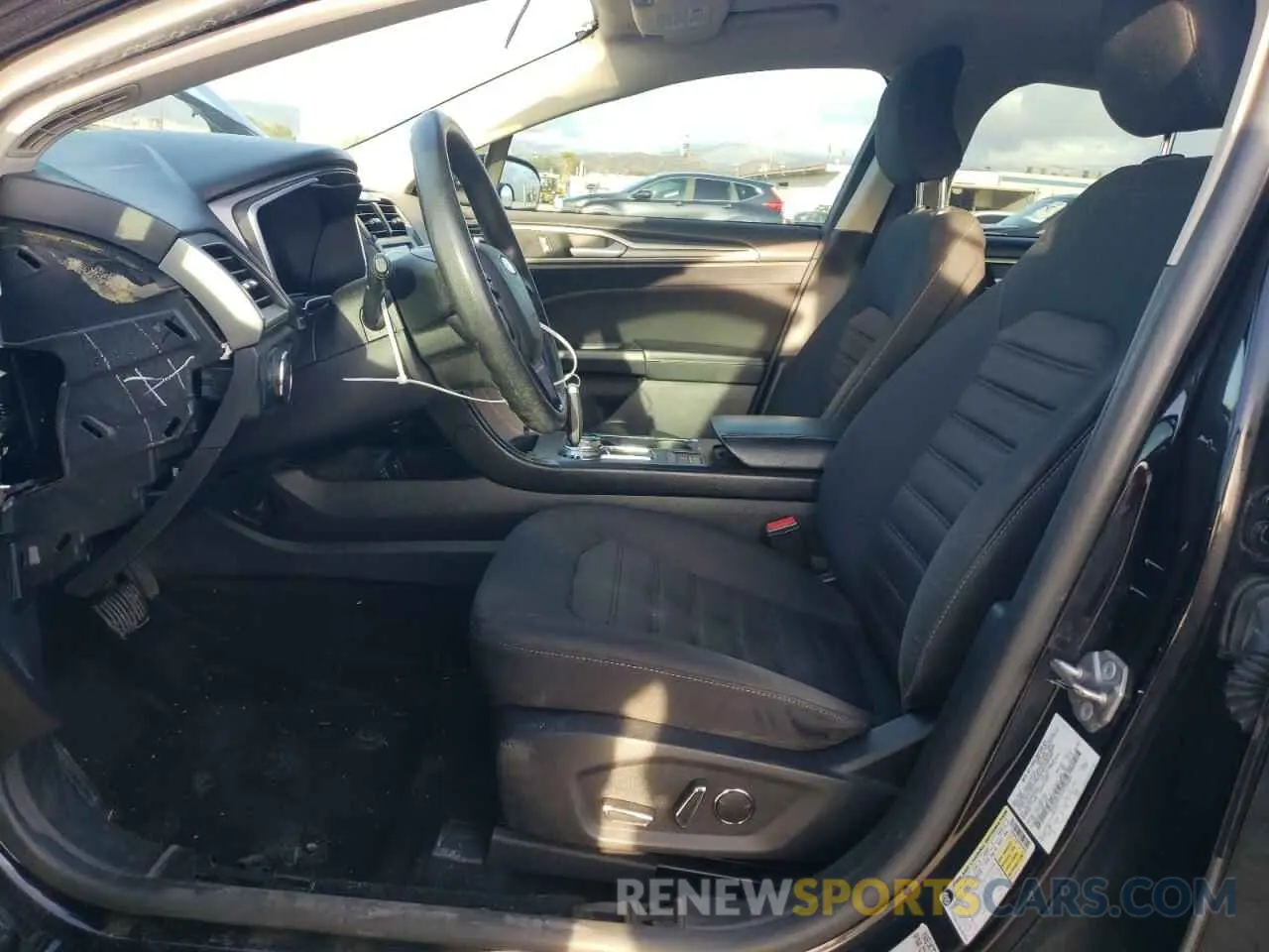 7 Photograph of a damaged car 3FA6P0LU2KR236825 FORD FUSION 2019
