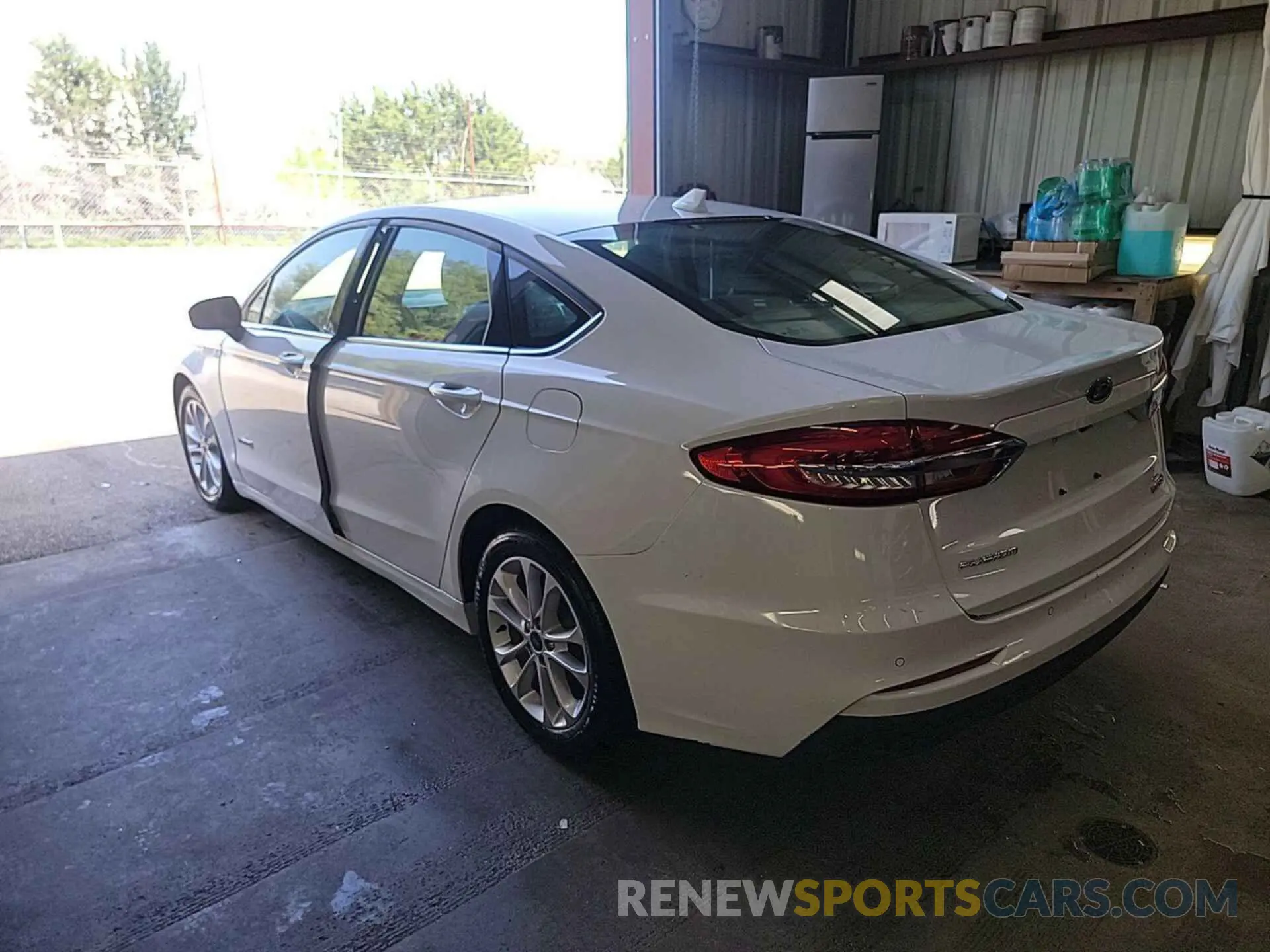 17 Photograph of a damaged car 3FA6P0LU2KR269176 FORD FUSION 2019