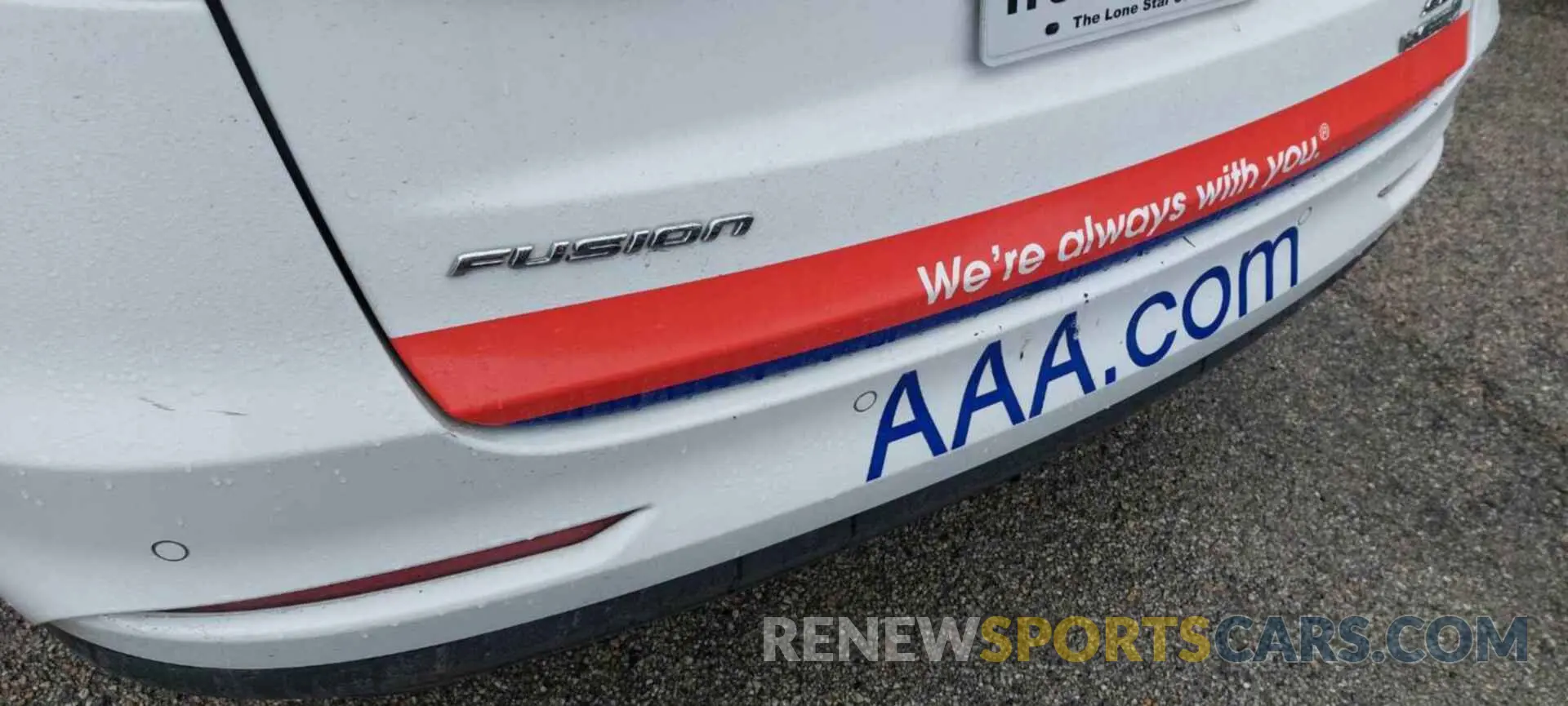 18 Photograph of a damaged car 3FA6P0LU2KR269176 FORD FUSION 2019