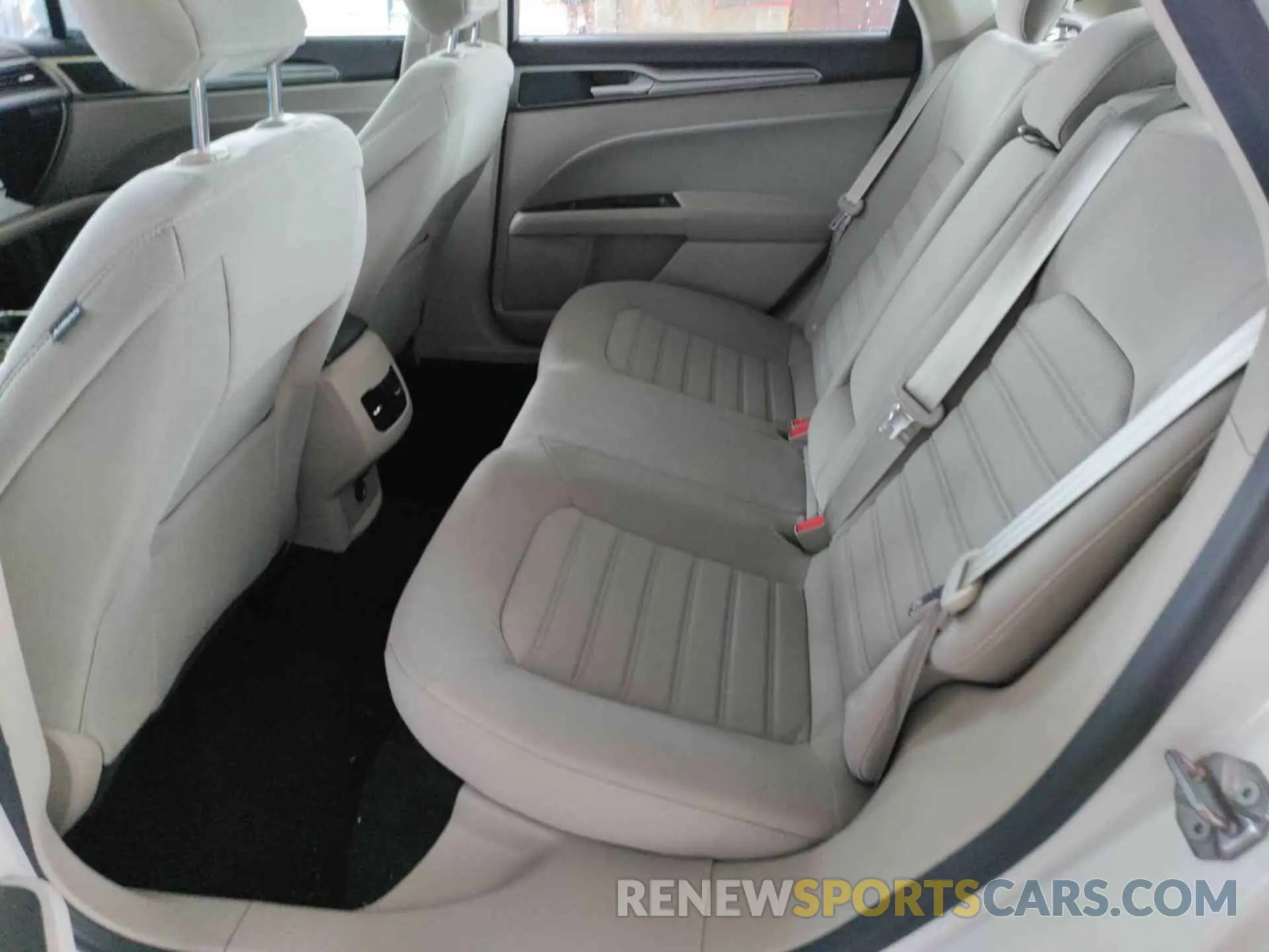 7 Photograph of a damaged car 3FA6P0LU2KR269176 FORD FUSION 2019