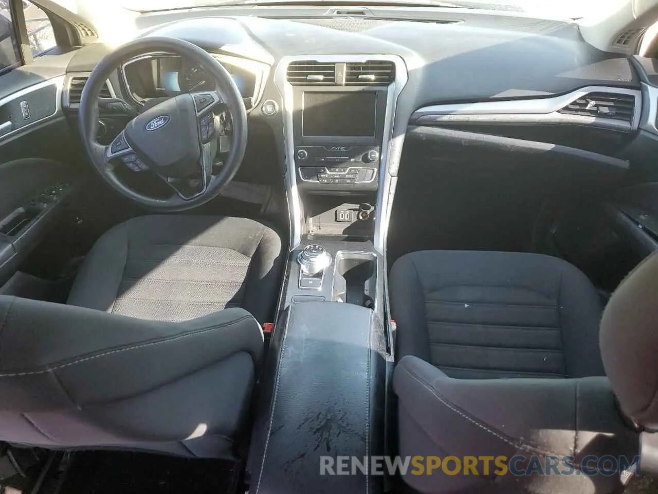 8 Photograph of a damaged car 3FA6P0LU3KR143571 FORD FUSION 2019
