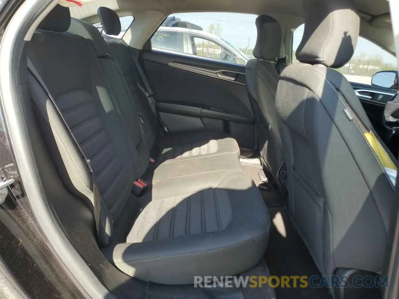 10 Photograph of a damaged car 3FA6P0LU3KR183097 FORD FUSION 2019