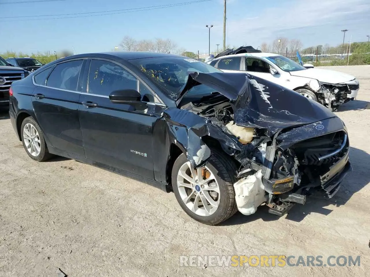 4 Photograph of a damaged car 3FA6P0LU3KR183097 FORD FUSION 2019