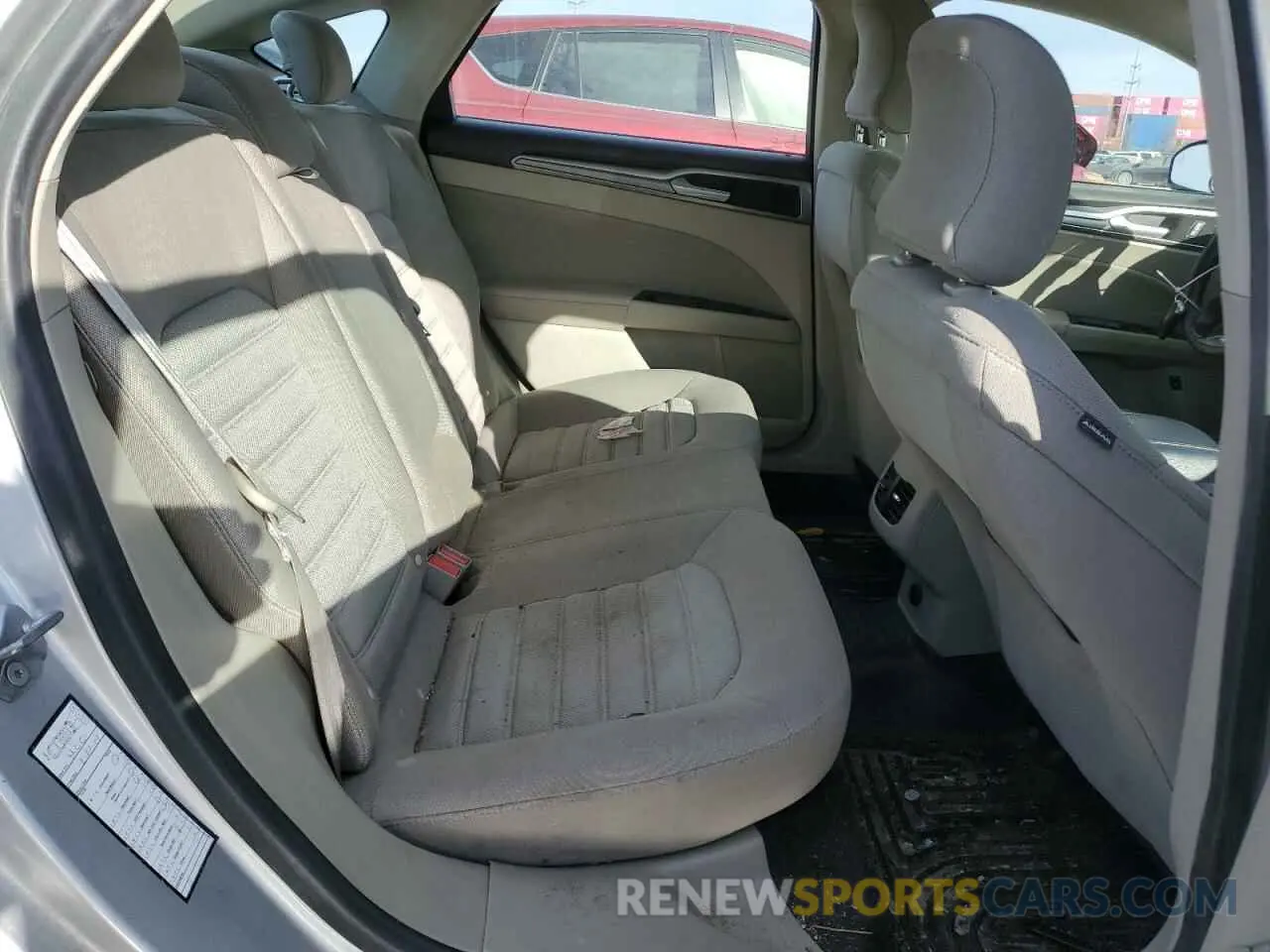 10 Photograph of a damaged car 3FA6P0LU3KR188221 FORD FUSION 2019