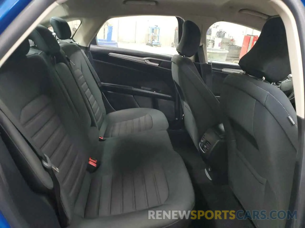 10 Photograph of a damaged car 3FA6P0LU3KR274712 FORD FUSION 2019