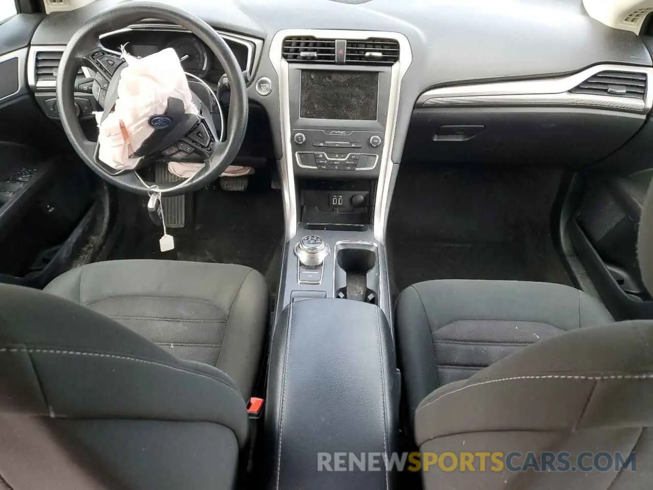 8 Photograph of a damaged car 3FA6P0LU3KR282258 FORD FUSION 2019