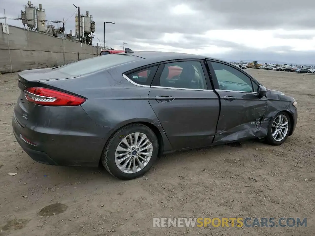 3 Photograph of a damaged car 3FA6P0LU4KR143711 FORD FUSION 2019