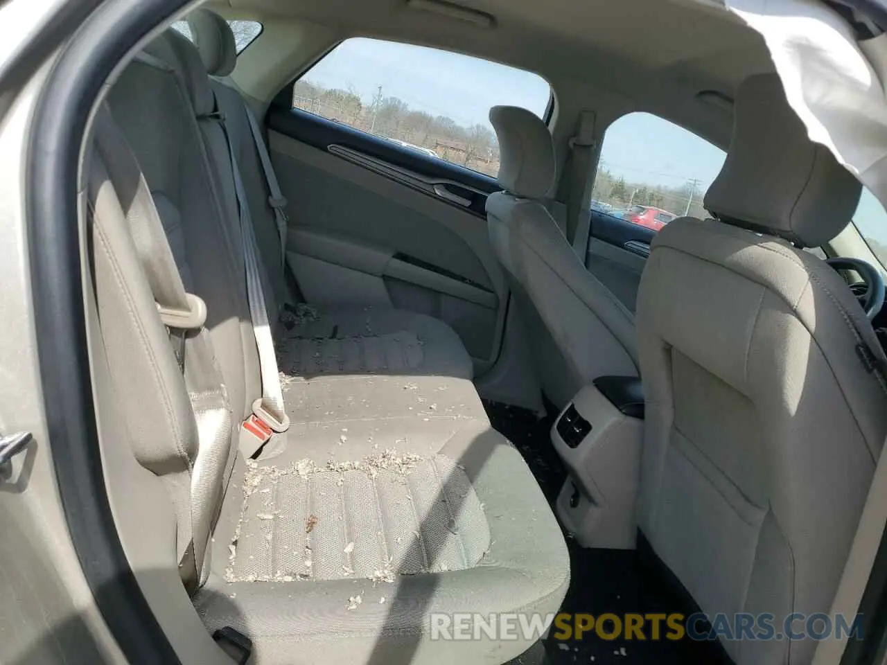 10 Photograph of a damaged car 3FA6P0LU4KR146365 FORD FUSION 2019