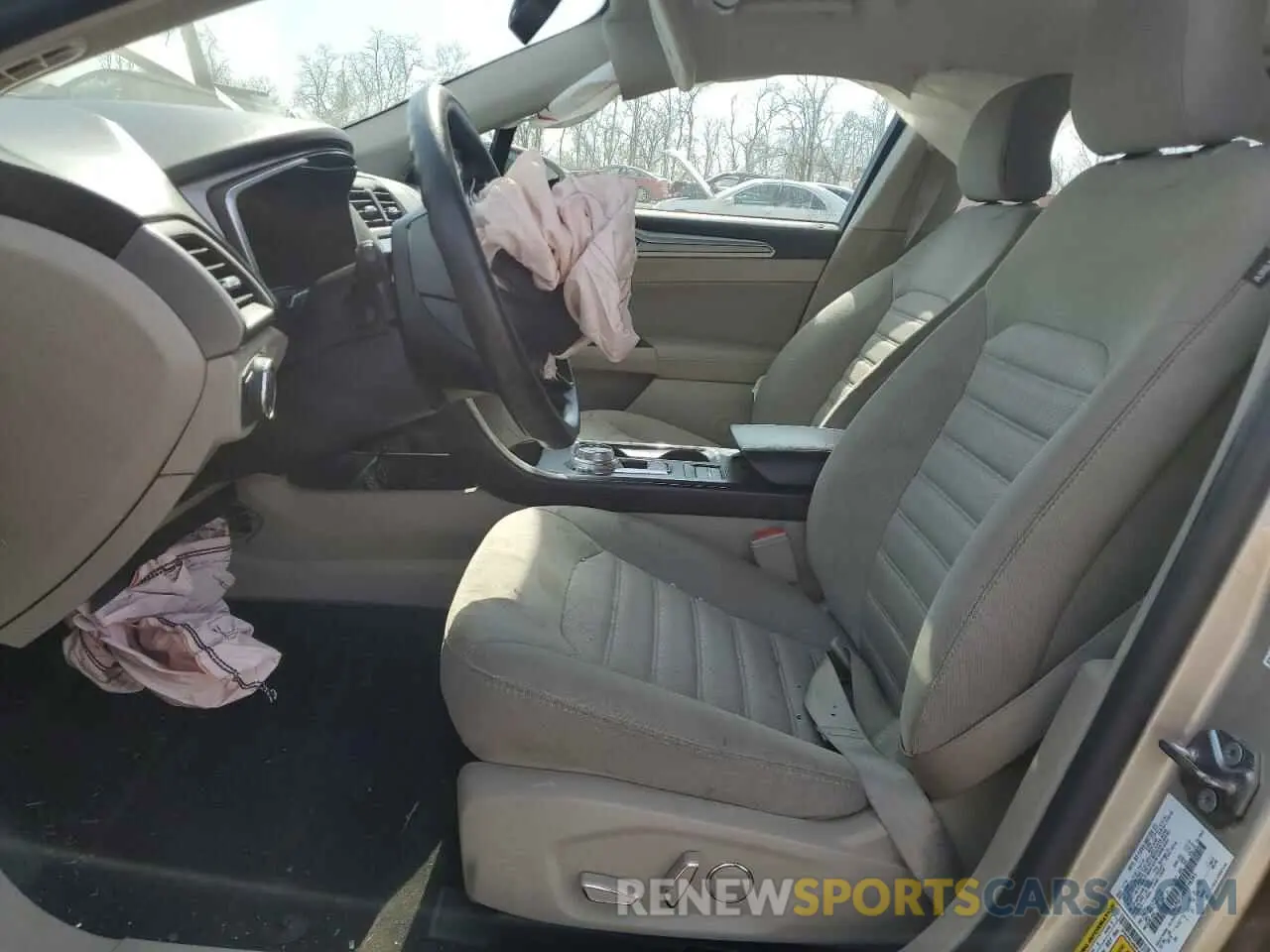 7 Photograph of a damaged car 3FA6P0LU4KR146365 FORD FUSION 2019