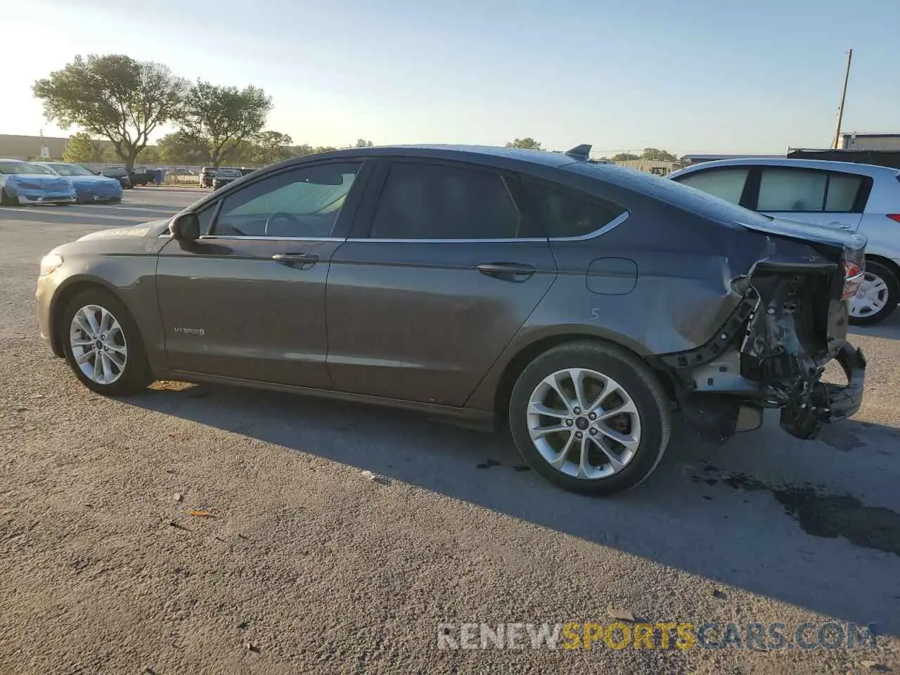 2 Photograph of a damaged car 3FA6P0LU4KR193945 FORD FUSION 2019