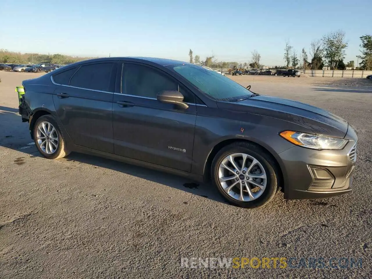 4 Photograph of a damaged car 3FA6P0LU4KR193945 FORD FUSION 2019