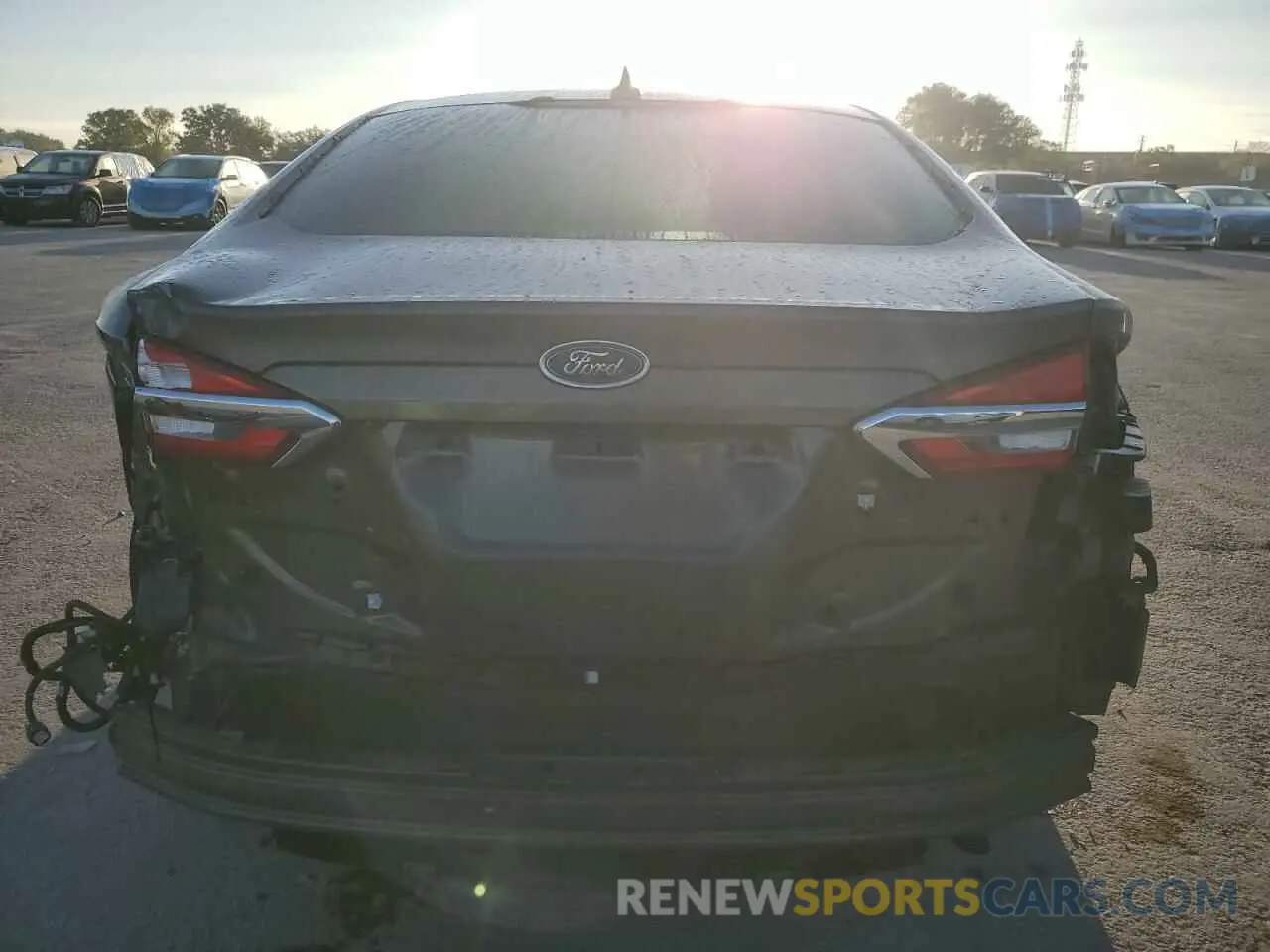 6 Photograph of a damaged car 3FA6P0LU4KR193945 FORD FUSION 2019
