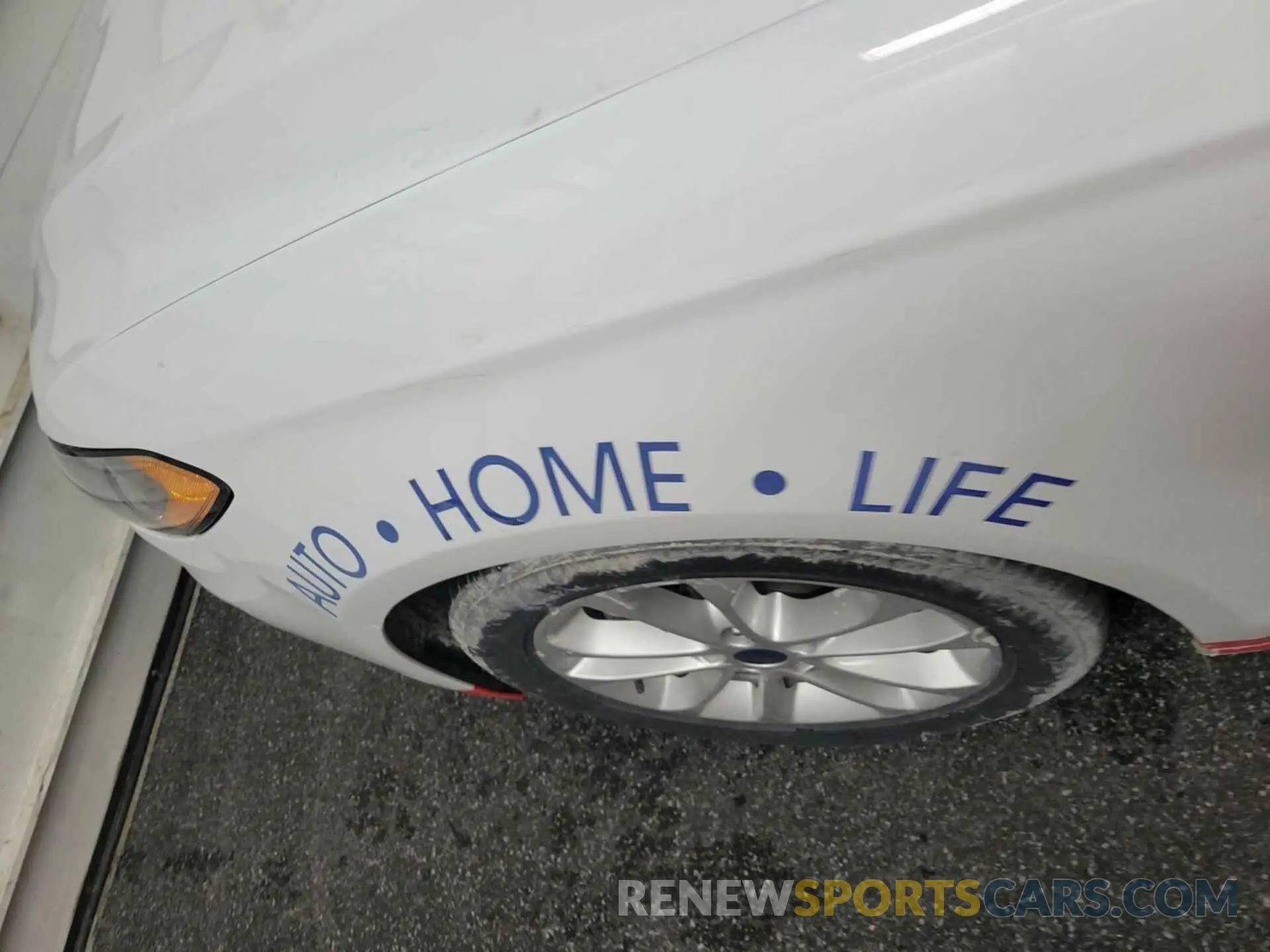 25 Photograph of a damaged car 3FA6P0LU4KR233330 FORD FUSION 2019