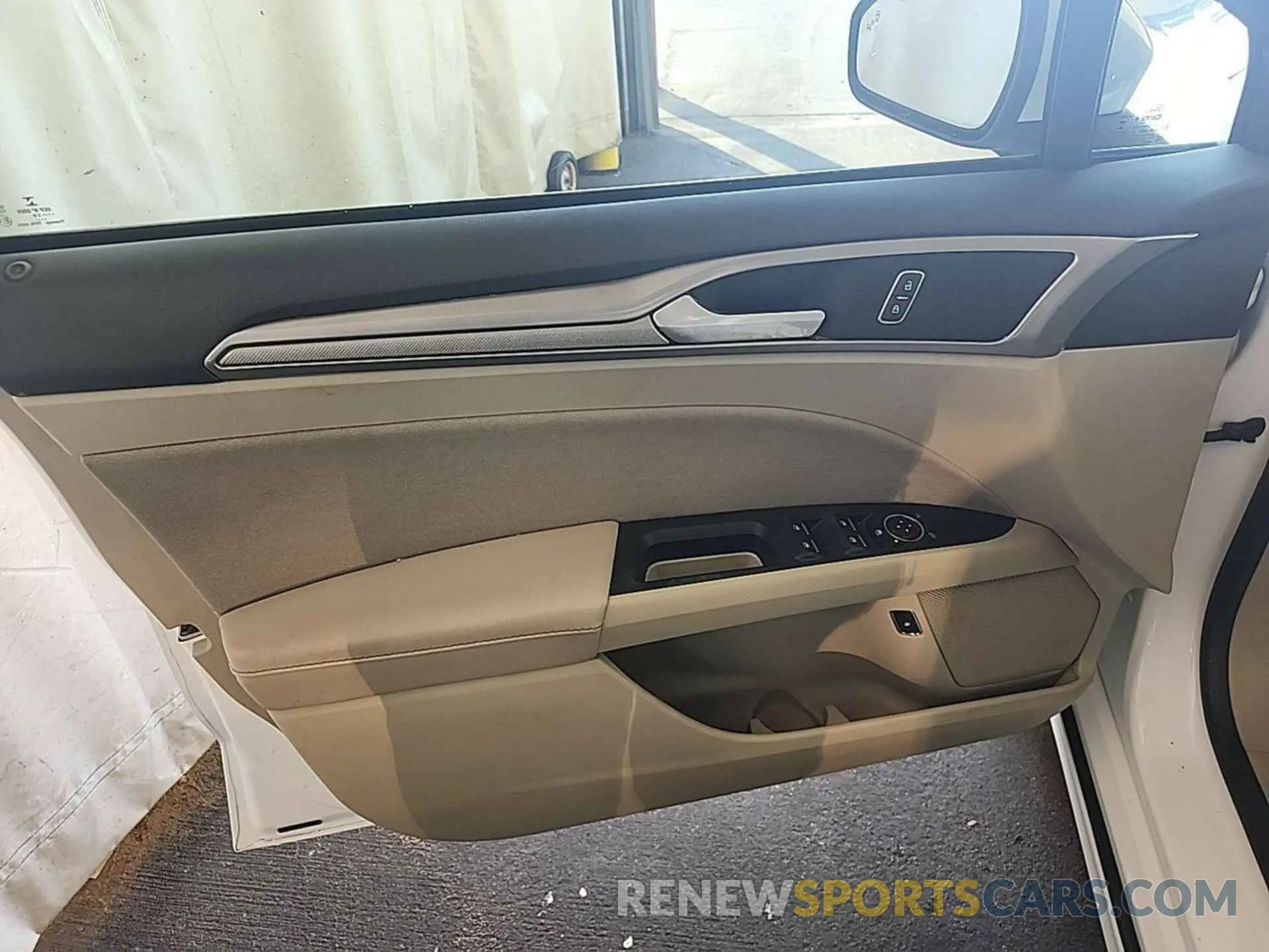 5 Photograph of a damaged car 3FA6P0LU4KR233330 FORD FUSION 2019