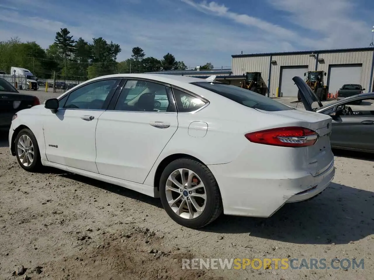 2 Photograph of a damaged car 3FA6P0LU4KR262729 FORD FUSION 2019