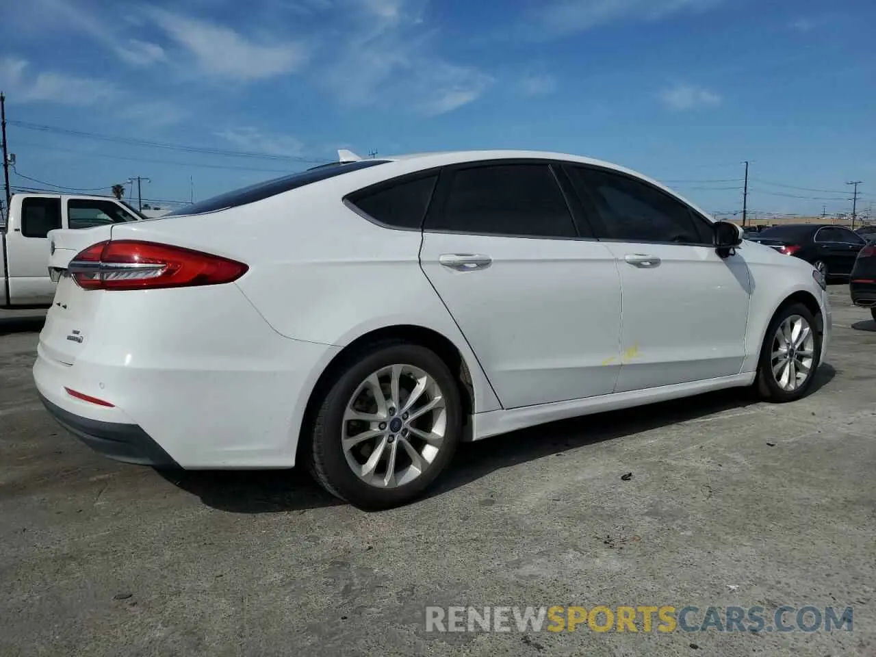 3 Photograph of a damaged car 3FA6P0LU4KR272158 FORD FUSION 2019