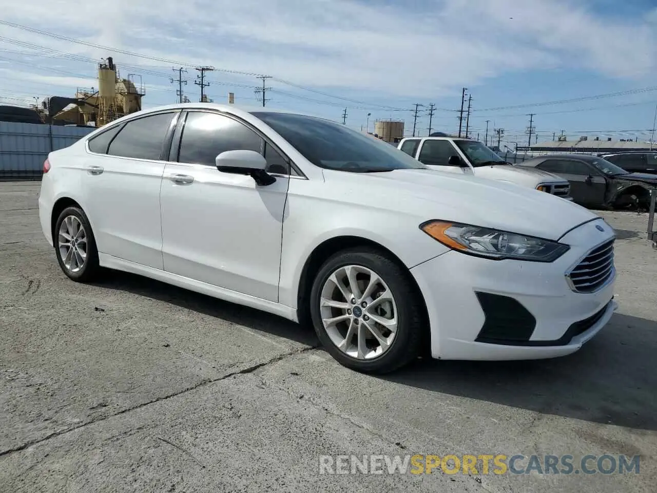 4 Photograph of a damaged car 3FA6P0LU4KR272158 FORD FUSION 2019