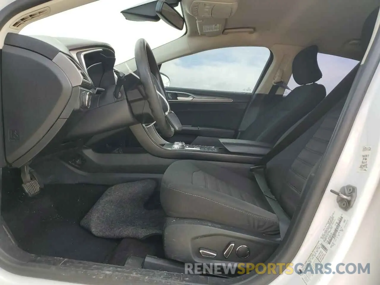 7 Photograph of a damaged car 3FA6P0LU4KR272158 FORD FUSION 2019