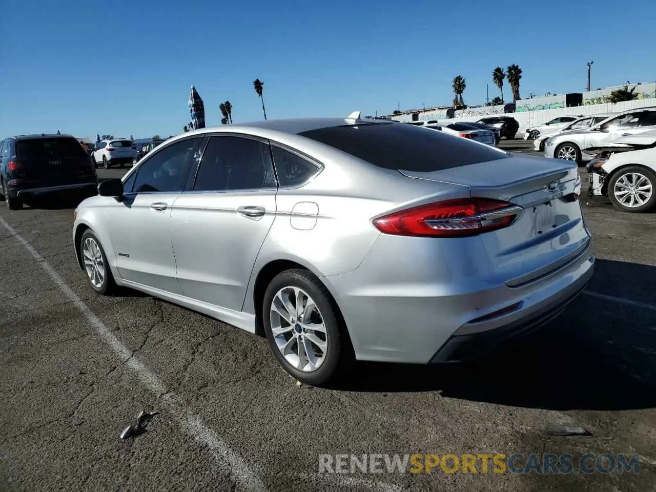 2 Photograph of a damaged car 3FA6P0LU5KR189161 FORD FUSION 2019