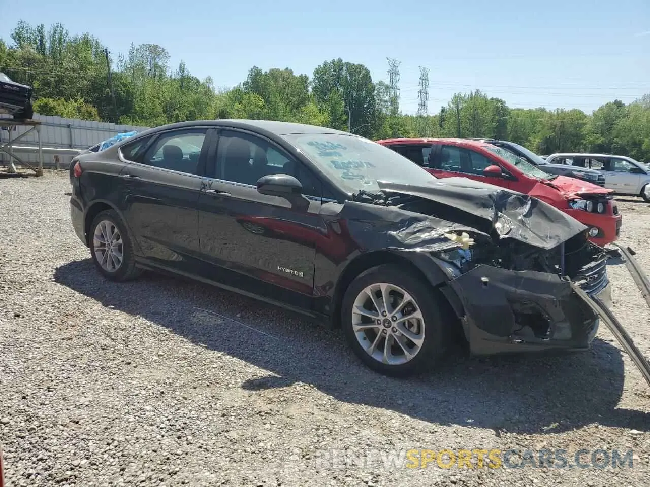 4 Photograph of a damaged car 3FA6P0LU5KR205262 FORD FUSION 2019
