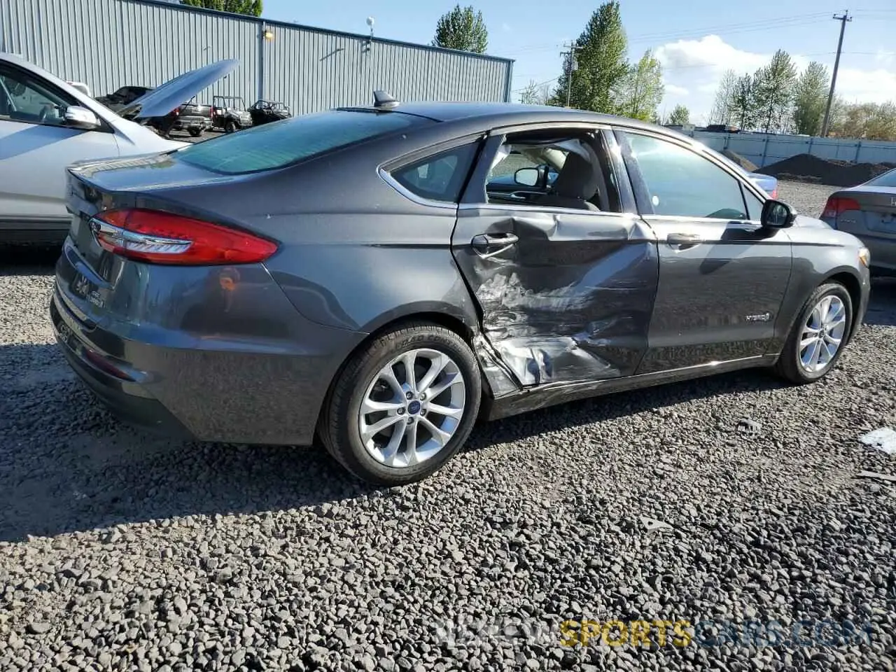 3 Photograph of a damaged car 3FA6P0LU5KR221882 FORD FUSION 2019