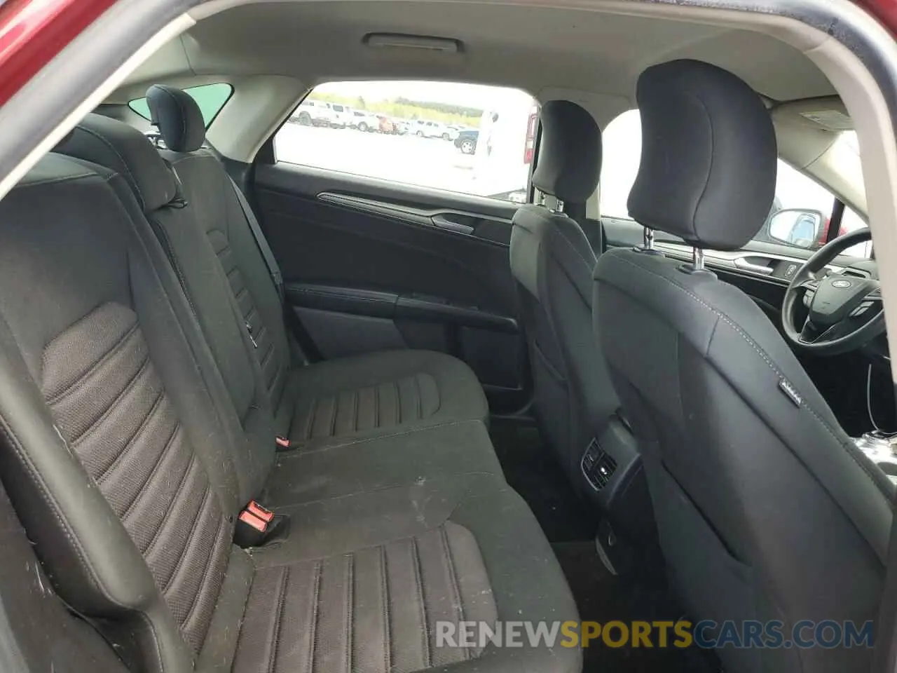 10 Photograph of a damaged car 3FA6P0LU5KR240917 FORD FUSION 2019