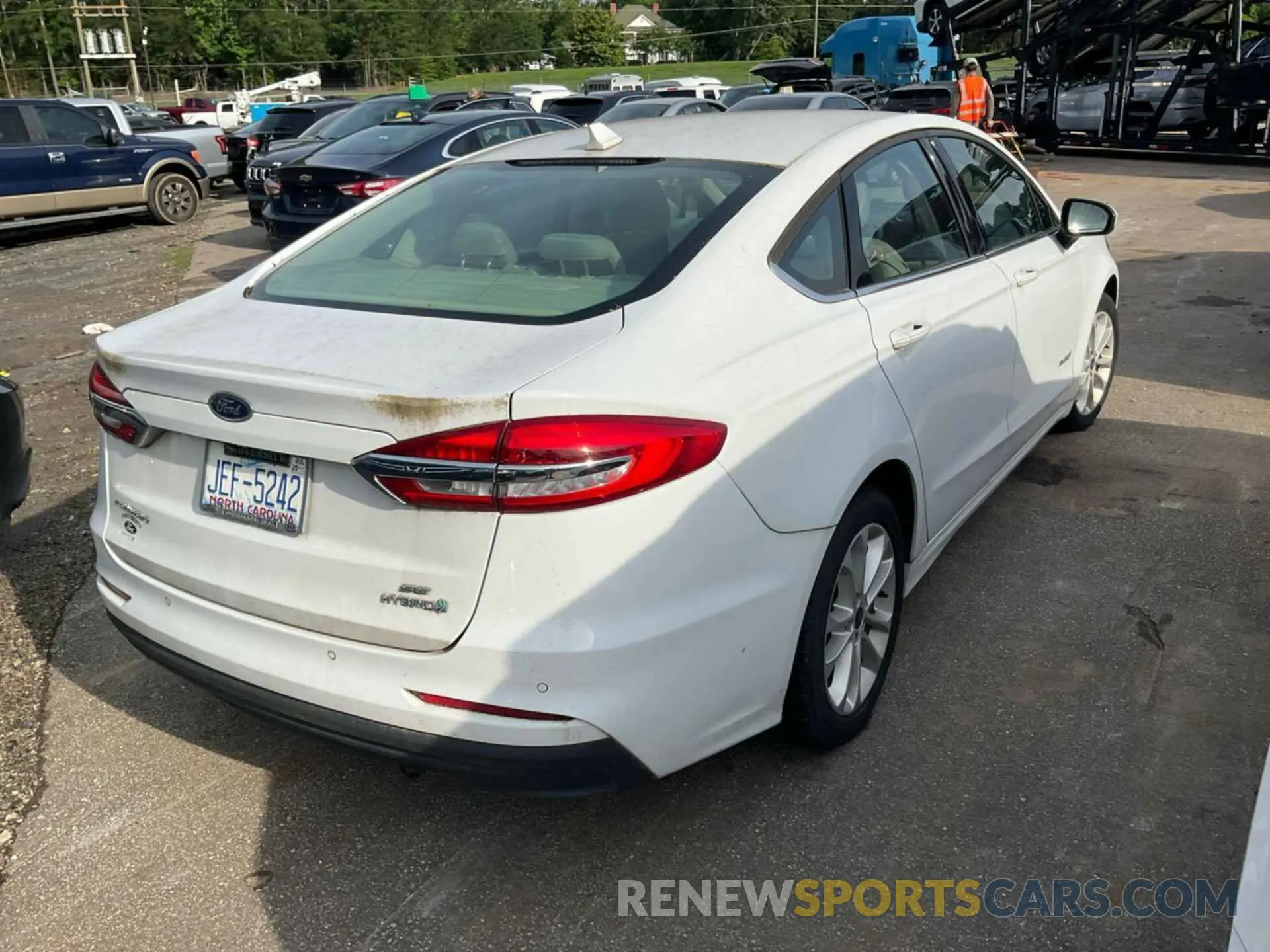 11 Photograph of a damaged car 3FA6P0LU5KR255630 FORD FUSION 2019