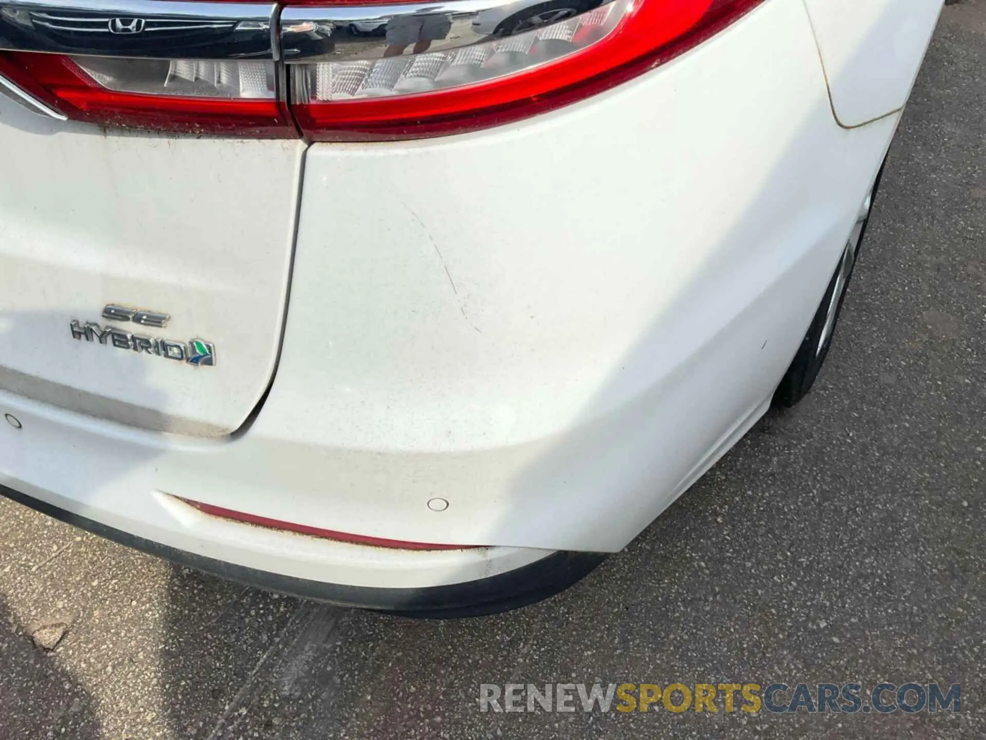 17 Photograph of a damaged car 3FA6P0LU5KR255630 FORD FUSION 2019