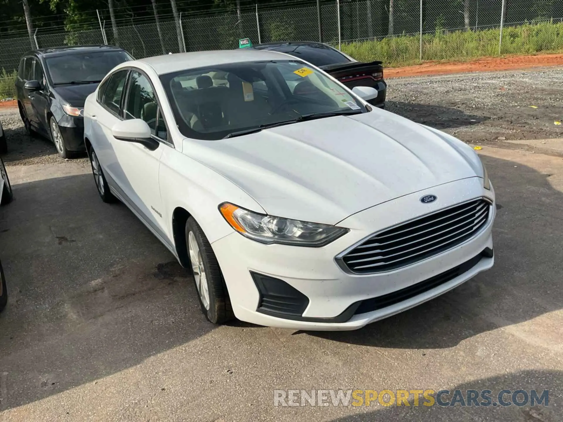 19 Photograph of a damaged car 3FA6P0LU5KR255630 FORD FUSION 2019