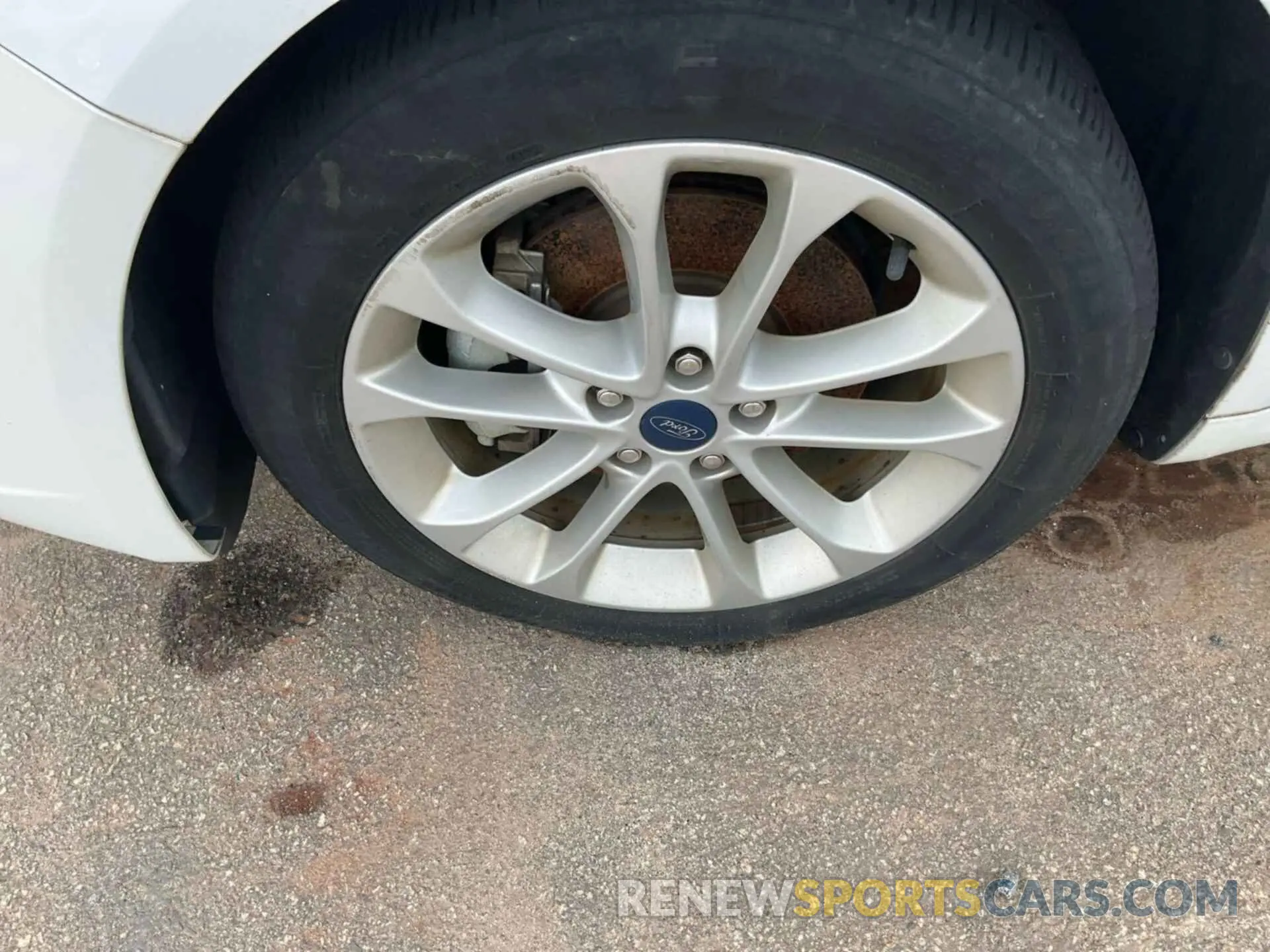 24 Photograph of a damaged car 3FA6P0LU5KR255630 FORD FUSION 2019