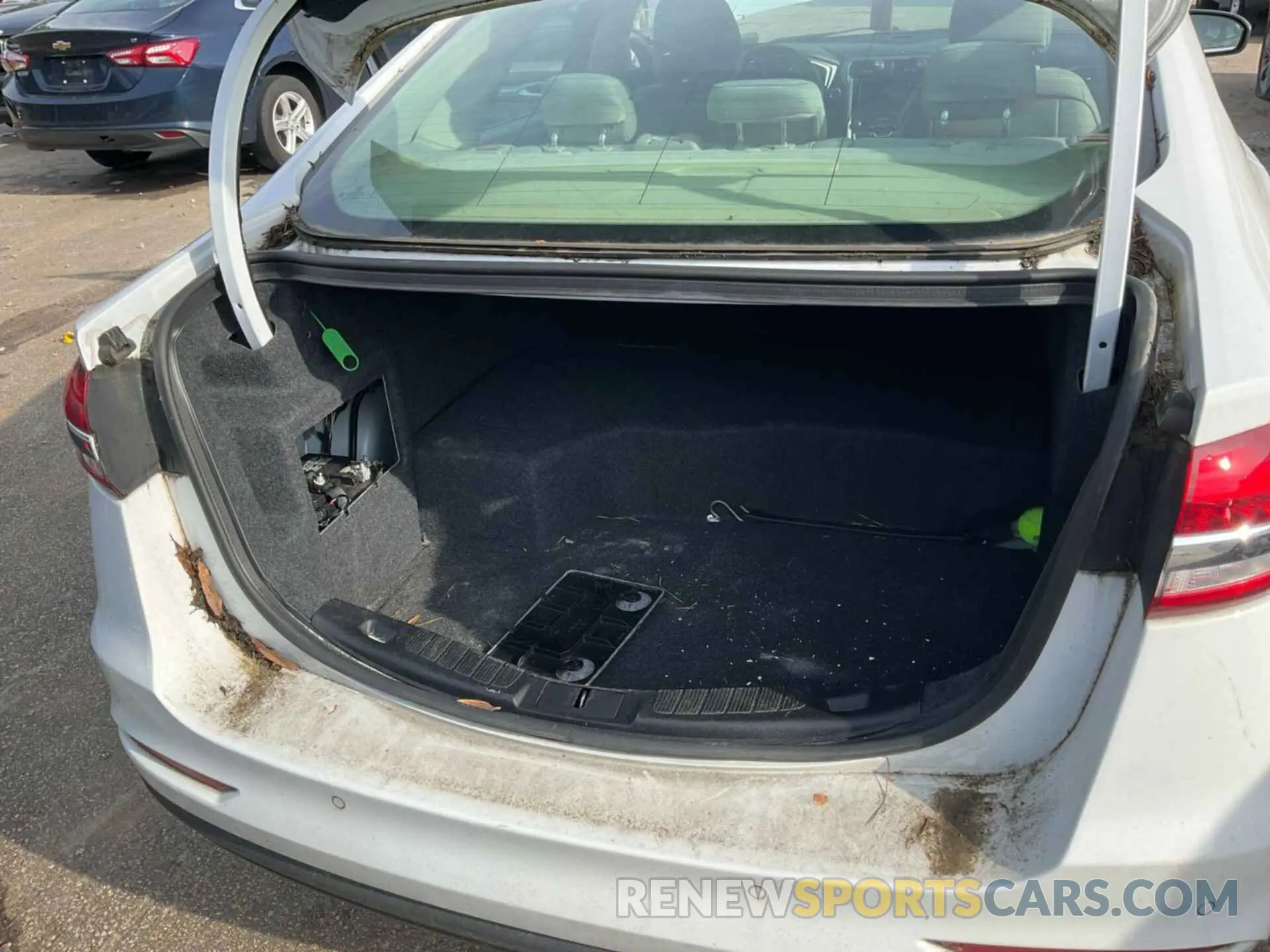 26 Photograph of a damaged car 3FA6P0LU5KR255630 FORD FUSION 2019