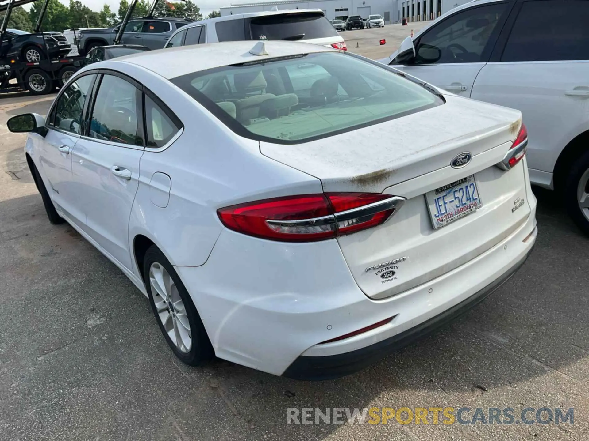 8 Photograph of a damaged car 3FA6P0LU5KR255630 FORD FUSION 2019