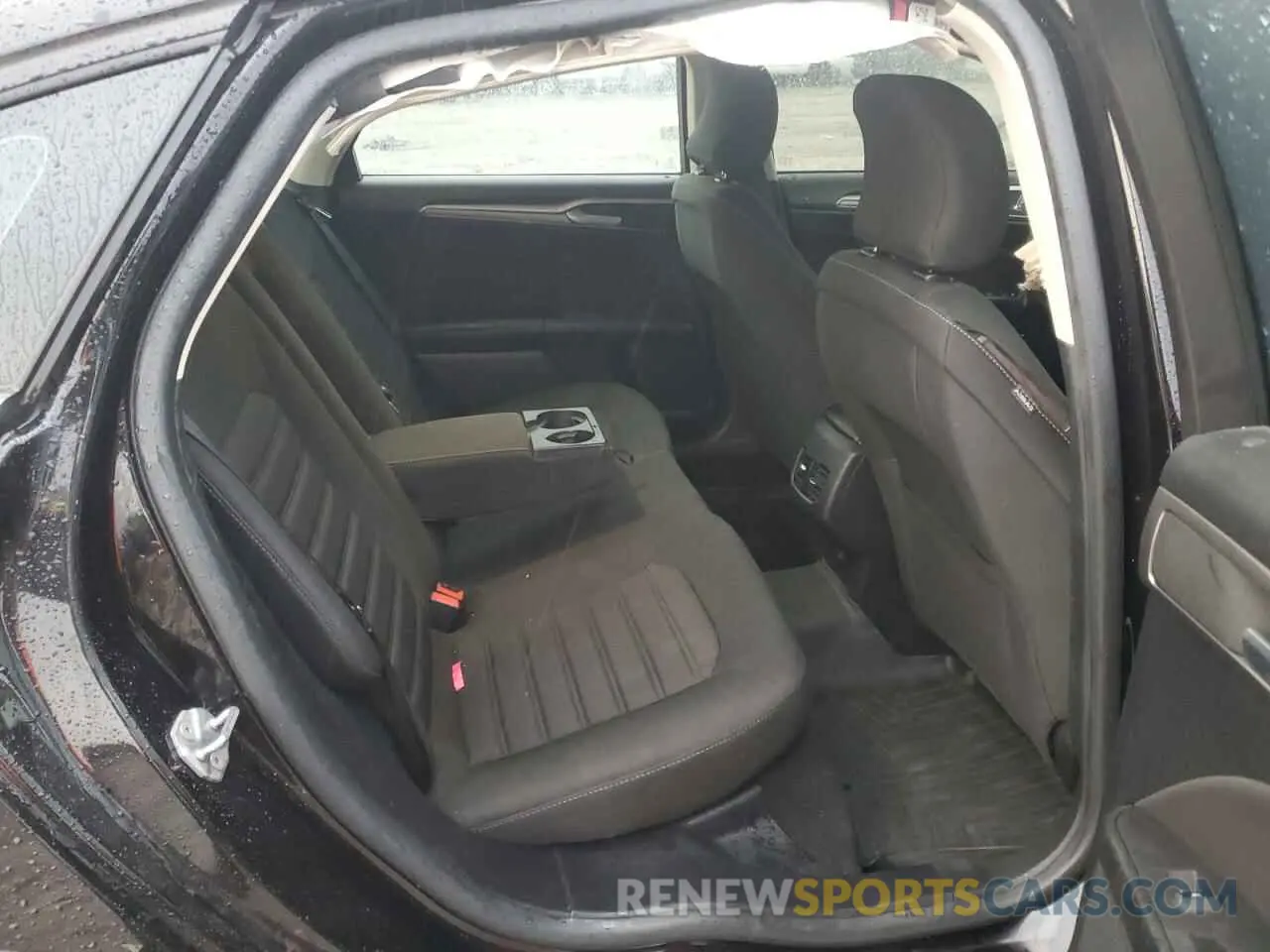 10 Photograph of a damaged car 3FA6P0LU5KR262089 FORD FUSION 2019