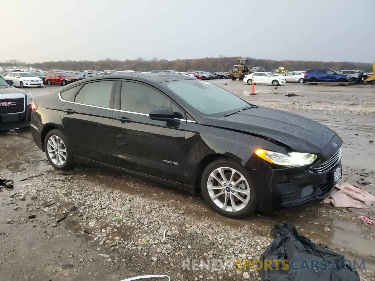 4 Photograph of a damaged car 3FA6P0LU5KR262089 FORD FUSION 2019