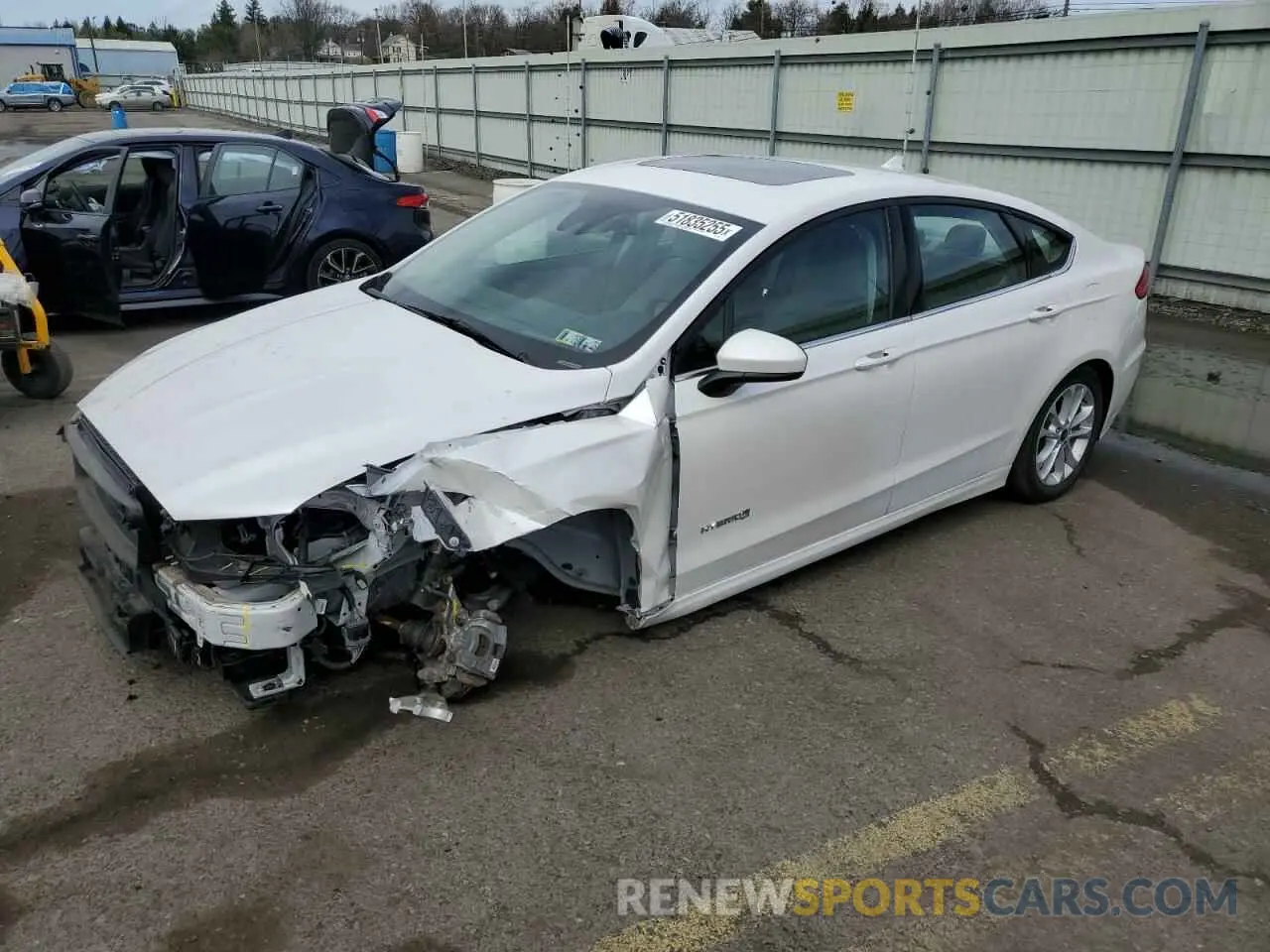 1 Photograph of a damaged car 3FA6P0LU6KR101556 FORD FUSION 2019