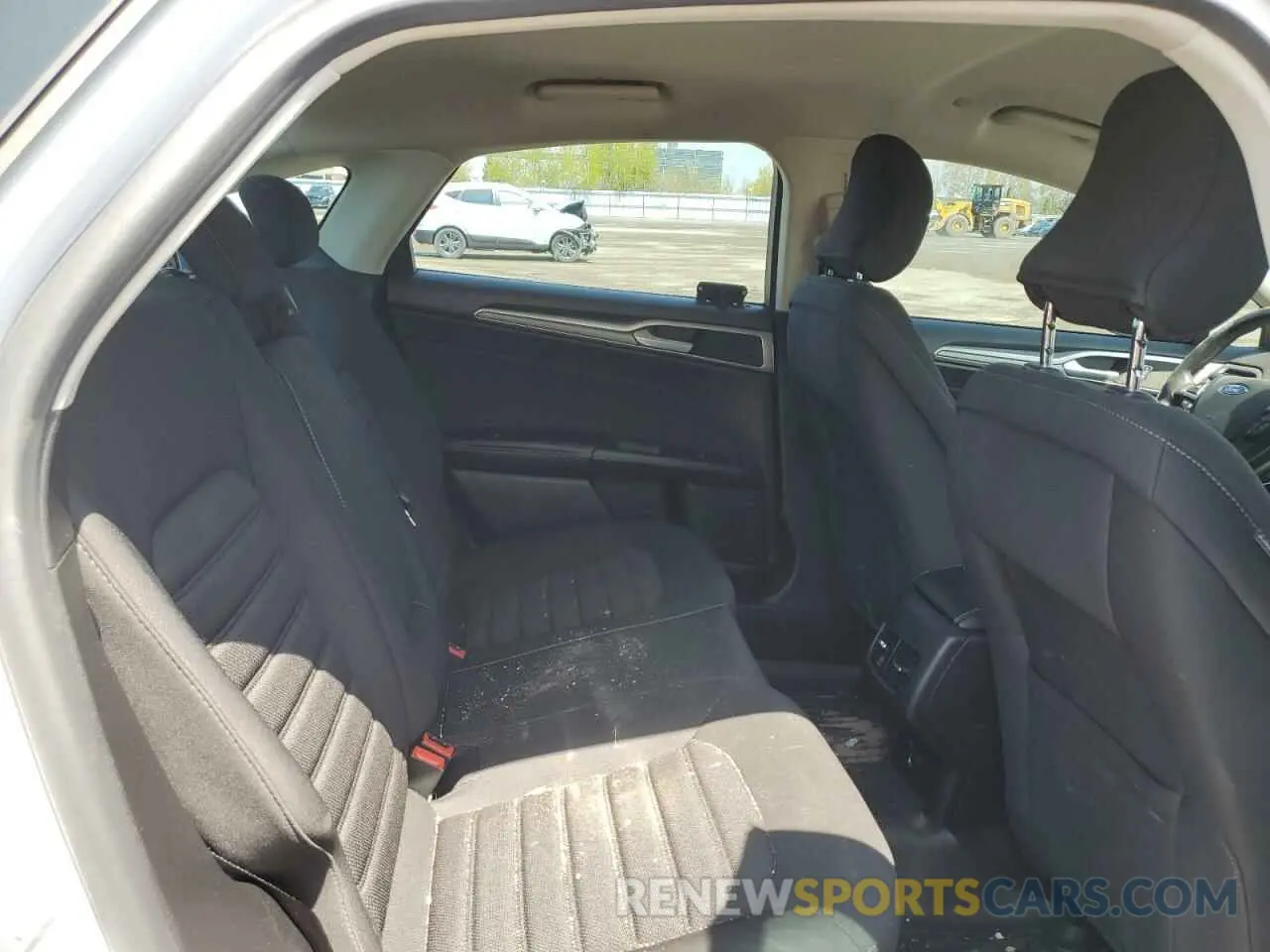 10 Photograph of a damaged car 3FA6P0LU6KR191405 FORD FUSION 2019
