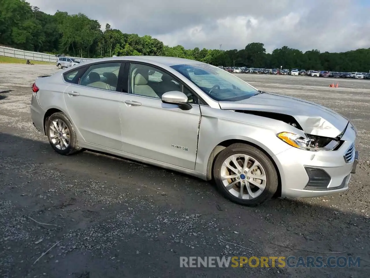4 Photograph of a damaged car 3FA6P0LU6KR226069 FORD FUSION 2019