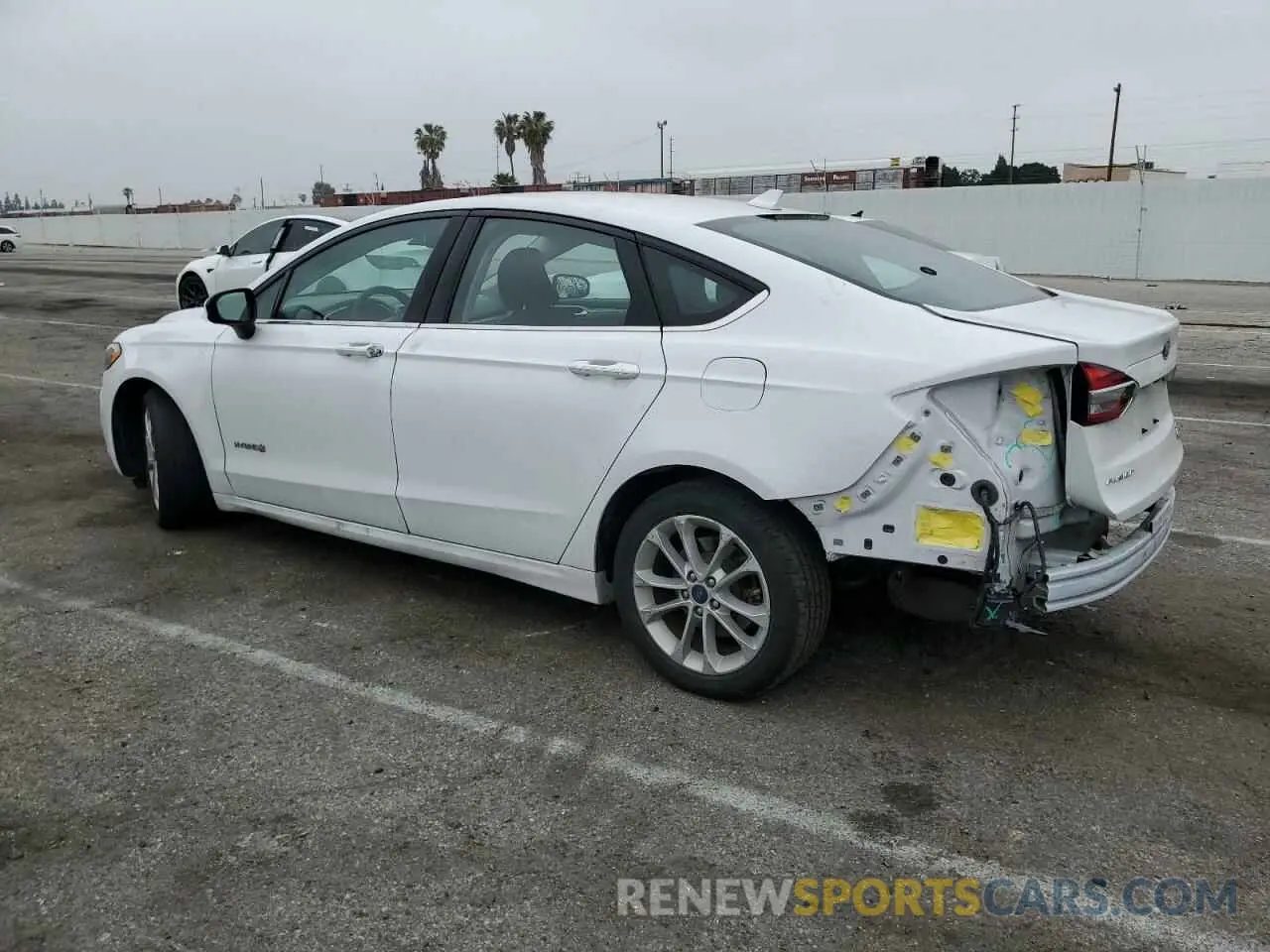 2 Photograph of a damaged car 3FA6P0LU6KR261730 FORD FUSION 2019