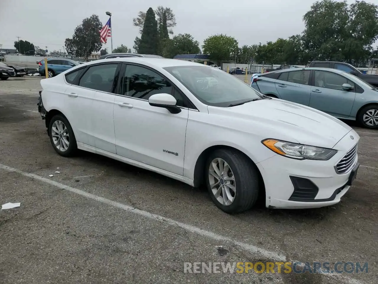 4 Photograph of a damaged car 3FA6P0LU6KR261730 FORD FUSION 2019