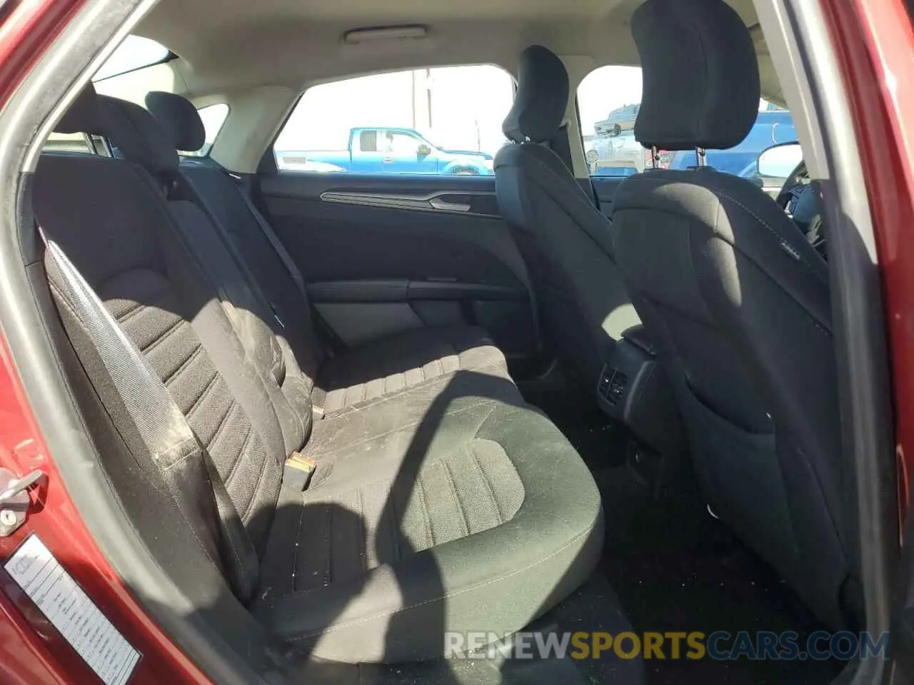 10 Photograph of a damaged car 3FA6P0LU6KR263901 FORD FUSION 2019