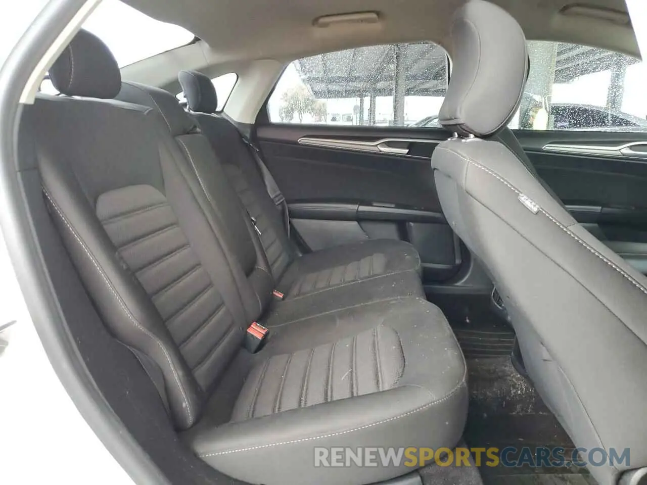 10 Photograph of a damaged car 3FA6P0LU7KR137787 FORD FUSION 2019