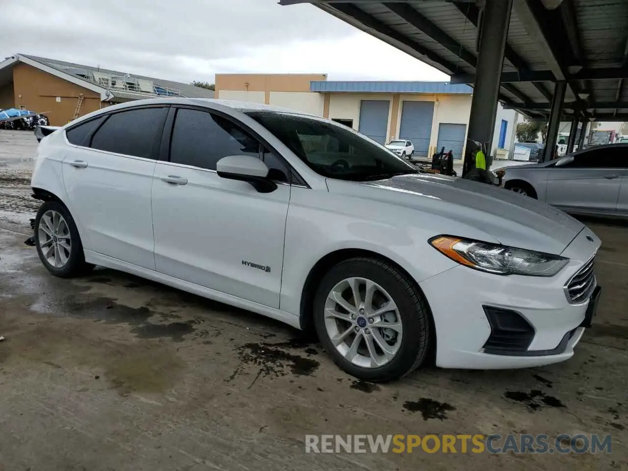 4 Photograph of a damaged car 3FA6P0LU7KR137787 FORD FUSION 2019